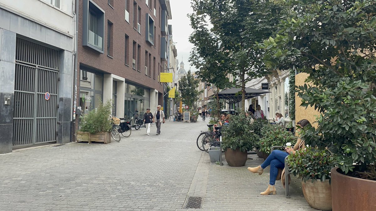 rivalriesworld's tweet photo. Next stop was Antwerp city center. Shooting the B-Roll. Due carless sunday I had to walk a longer distance. Nice walk through the city center. MAS, Cathedral, city hall were looking terrific. #derby #antwerpen #beerschot #Royalantwerp #RAFC #KBVA https://t.co/v6yJde3wCj