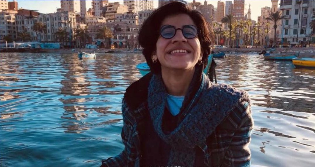 Today marks 7 years since the late feminist queer activist Sarah Hegazi raised the rainbow flag at a Mashrou' Leila concert in a moment of joy so threatening to Egyptian authorities that they arrested, tortured, prosecuted her, sent her to exile.

Sarah in my heart today. 🌈