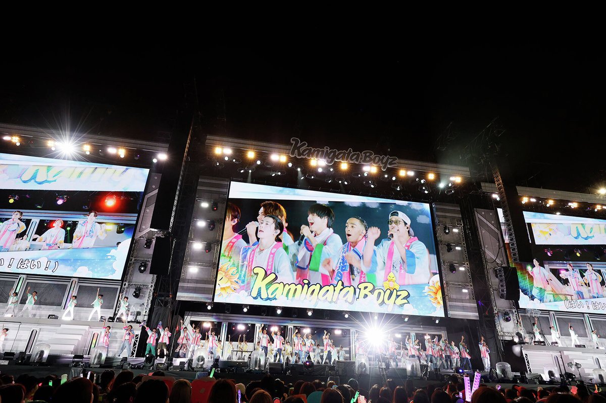 modelpress's tweet photo. 【KAMIGATA BOYZ DREAM IsLAND 2024】

スタジアム公演“浪花の夏祭り”に11万人熱狂🔥
関西総勢106人集結で全45曲披露❗️

🔻ライプレポ・セットリスト
https://t.co/PeeDhmeKxf

🔻永瀬廉＆向井康二も友情出演
https://t.co/f2NpLvUWQ3

#SUPER_EIGHT #WESTꓸ #なにわ男子 #Aぇǃgroup #カミガタボーイズ https://t.co/seA6ehMB57