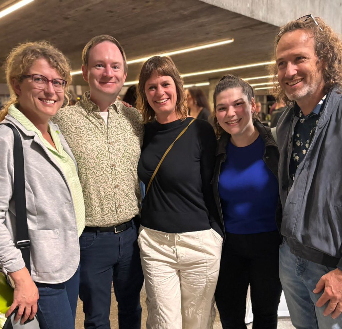 Unsere neue Fraktion im #StadtratBiel!
Wir verteidigen unsere 5 Sitze und sind neu im Stadtrat vertreten mit (v.l.n.r.): Tamara Michel, Dennis Briechle, Kathrin Schlup, Caroline Lehmann, Roland Eggli-Aerni
#BielBienne #BielBienne24 #BielBienne #Bienne #Biel