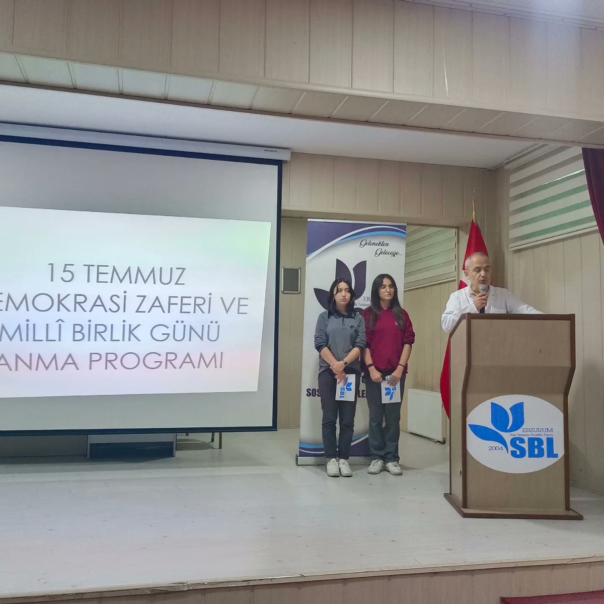 15 Temmuz bu milletin kahir ekseriyetinin iradesine sahip çıkışının zaferidir.Küçük bir azınlığın bizim  güçlenerek tarihin yönünü mazlumlardan yana değiştirmemizi,maddi büyümenin yanında manevi olarak da kendi medeniyetine dönüş yapmamızı hazmedemeyenlerin intikam mücadelesidir