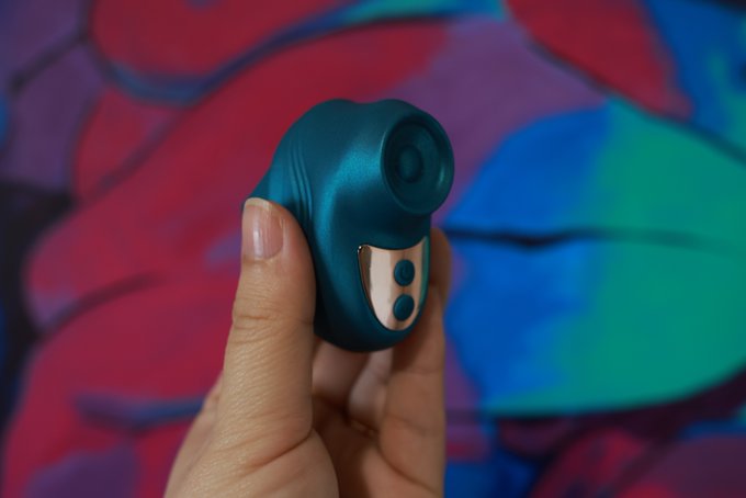 Did you read my review of the Love to Love Kisscool tapping clitoral vibrator?   It's comfortable to<a href="/tag/apclips"class="tags"><span>#apclips</span></a>