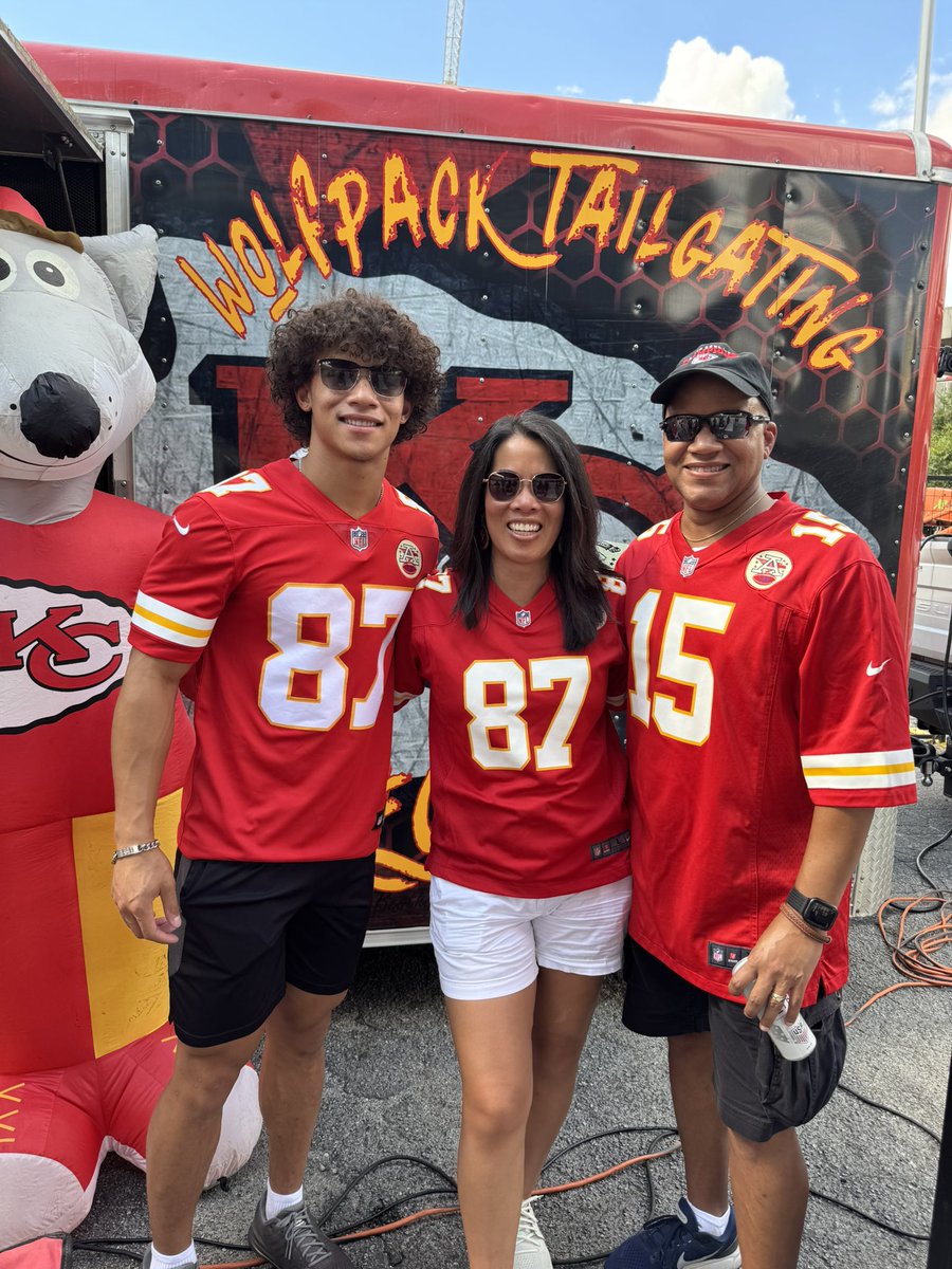 Thanks y’all for the tailgate help! <a href="/ChopItUpTravel/">Chop It Up Travel Club</a> with an amazing lady and kid I picked up a while ago 😀
<a href="/ReedMcCann23/">Reed McCann</a> <a href="/LiliMcCann8/">Lili McCann</a>