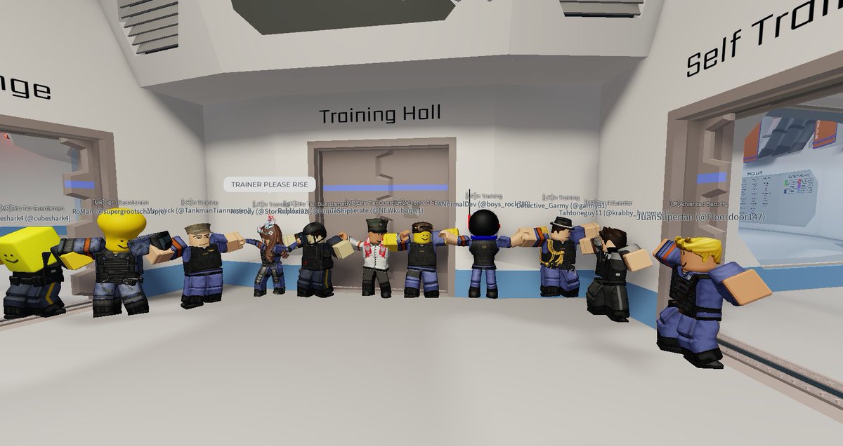itsrubenx_'s tweet photo. Average training waiting moment at Innovation Security. Started a dance party with 4 people in the server at the door, in 1 hour it raised to 32 people in one server including a Recruitment Officer😂, but not a single one was an actual Security Trainer 💀 https://t.co/tD7XuqqAW9