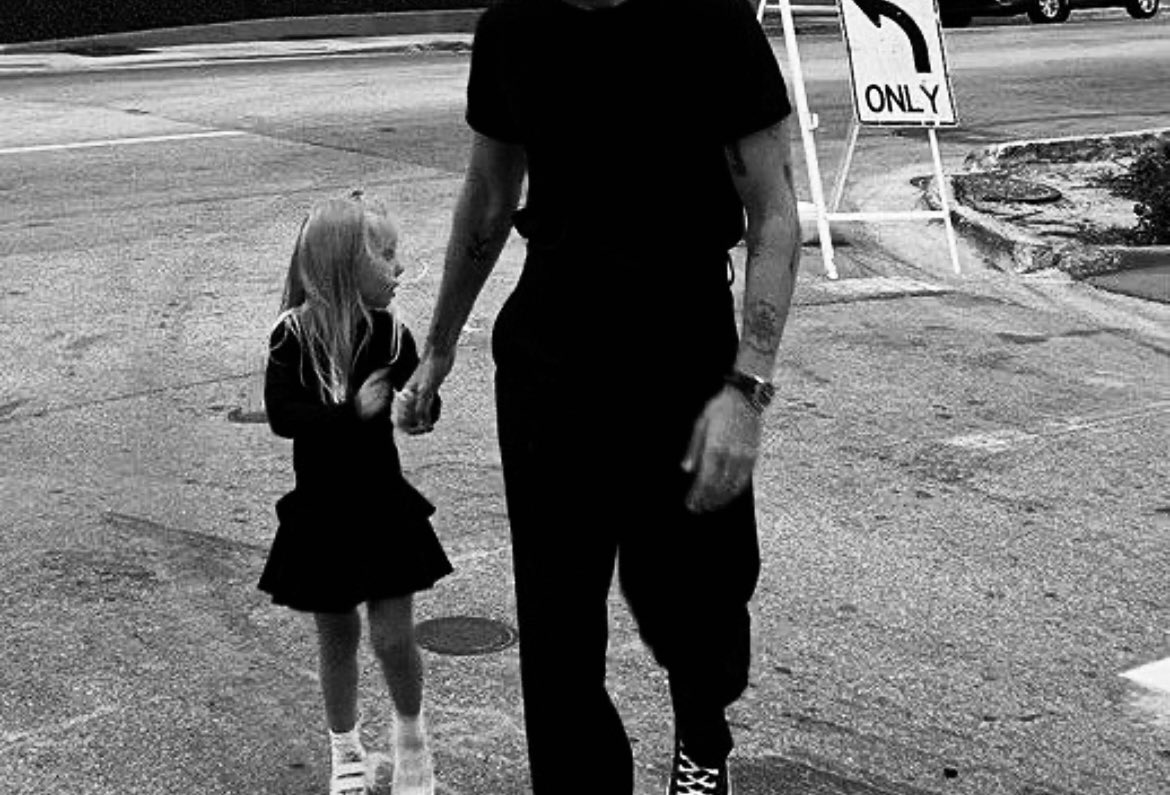 maydaydiiaz's tweet photo. to build a home — a buddie smau✨

— in which evan buckley is a single dad who stumbles upon the twitter account of eddie diaz and, well, he falls in love. https://t.co/wd4AwM4ZQ1