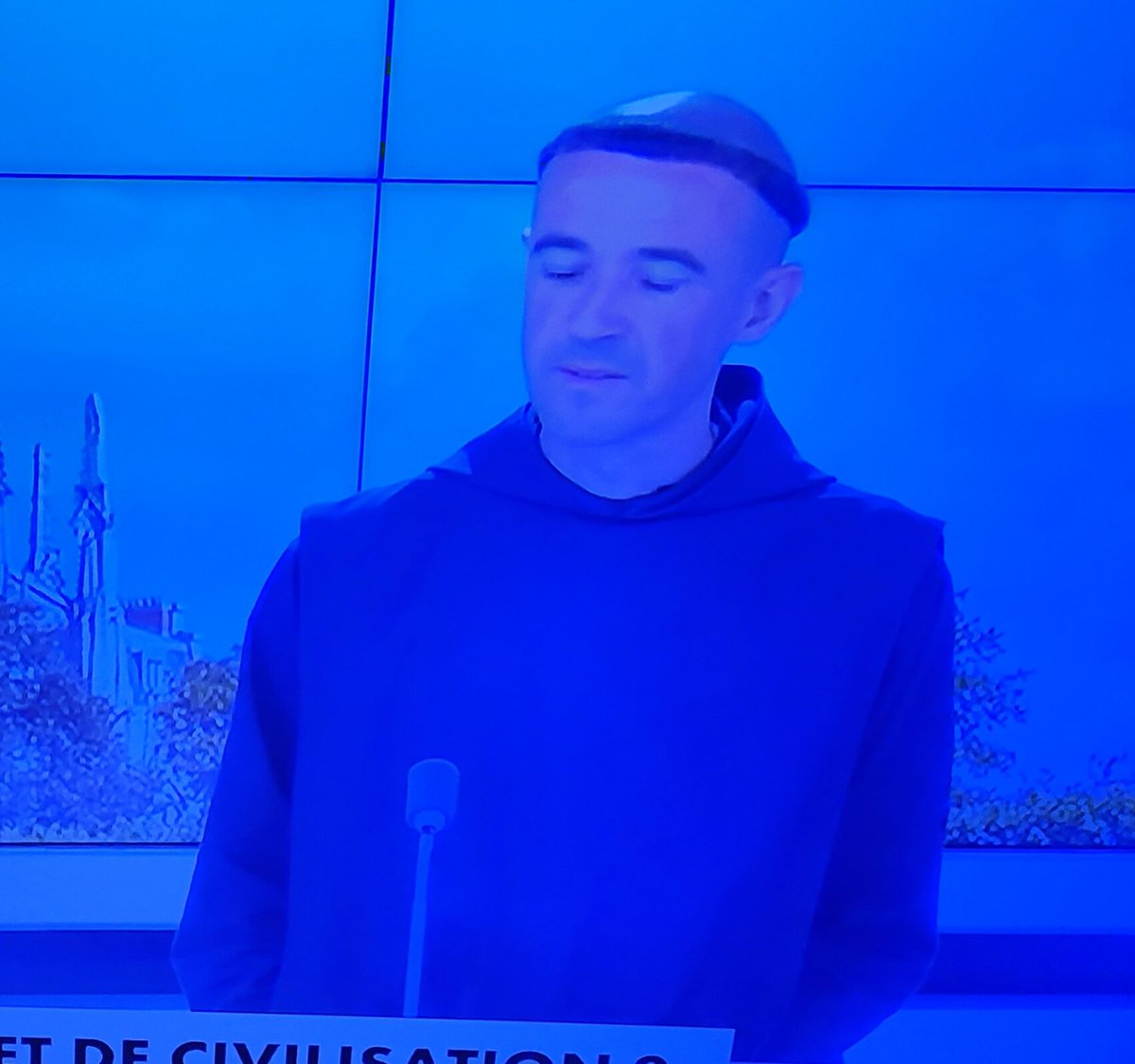 Content de voir que le Nom de la rose est diffusé sur cnews