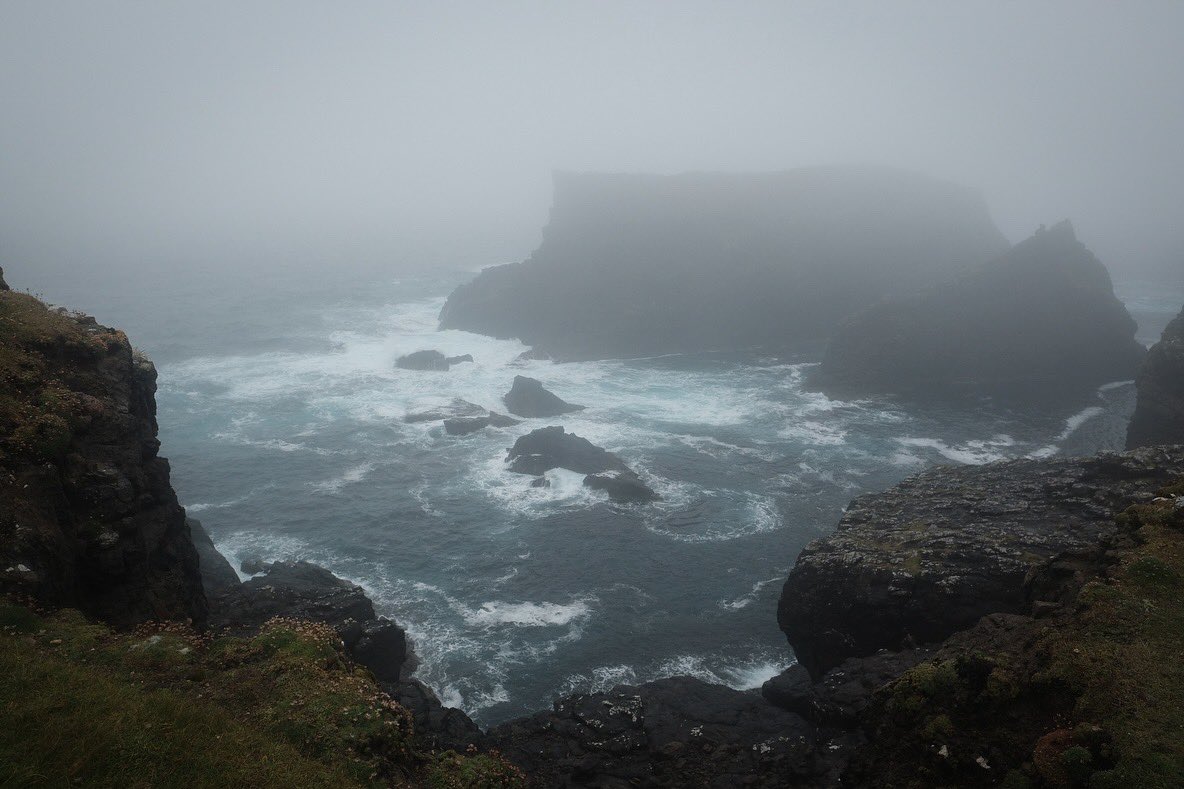 lutien02's tweet photo. „a steekit mist“ as they call it on Shetland https://t.co/buviIgotNO