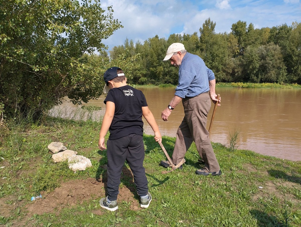 ainariss's tweet image. Ebro lokatzetan eta gu makalak landatzen ertzetan. #Castejon