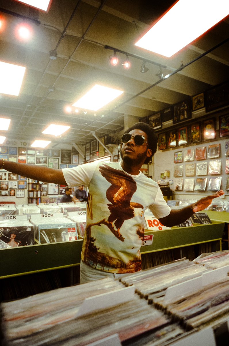 leonbridges's tweet photo. Leon feels like Sunday. 

Out on 10/4 💛

📸: @acetorie on Instagram

Pre-order: https://t.co/3yZ5jmAQPH https://t.co/B7dV9ThBsd