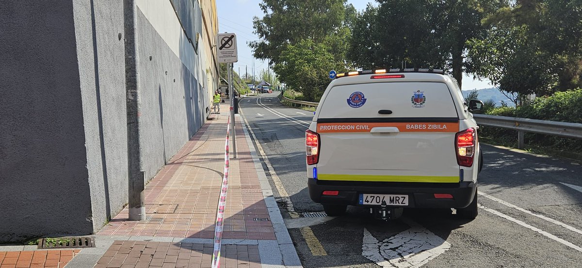 BarakaldoPcivil's tweet photo. Hoy @BarakaldoPcivil ha estado en fiestas de Rontegi cubriendo la VIII bajada de goitiberas 
Arrontegiko Goitibera Jaitsiera 
#prevencion 
#rontegi 
#barakaldo
. https://t.co/dkI6pnvuil