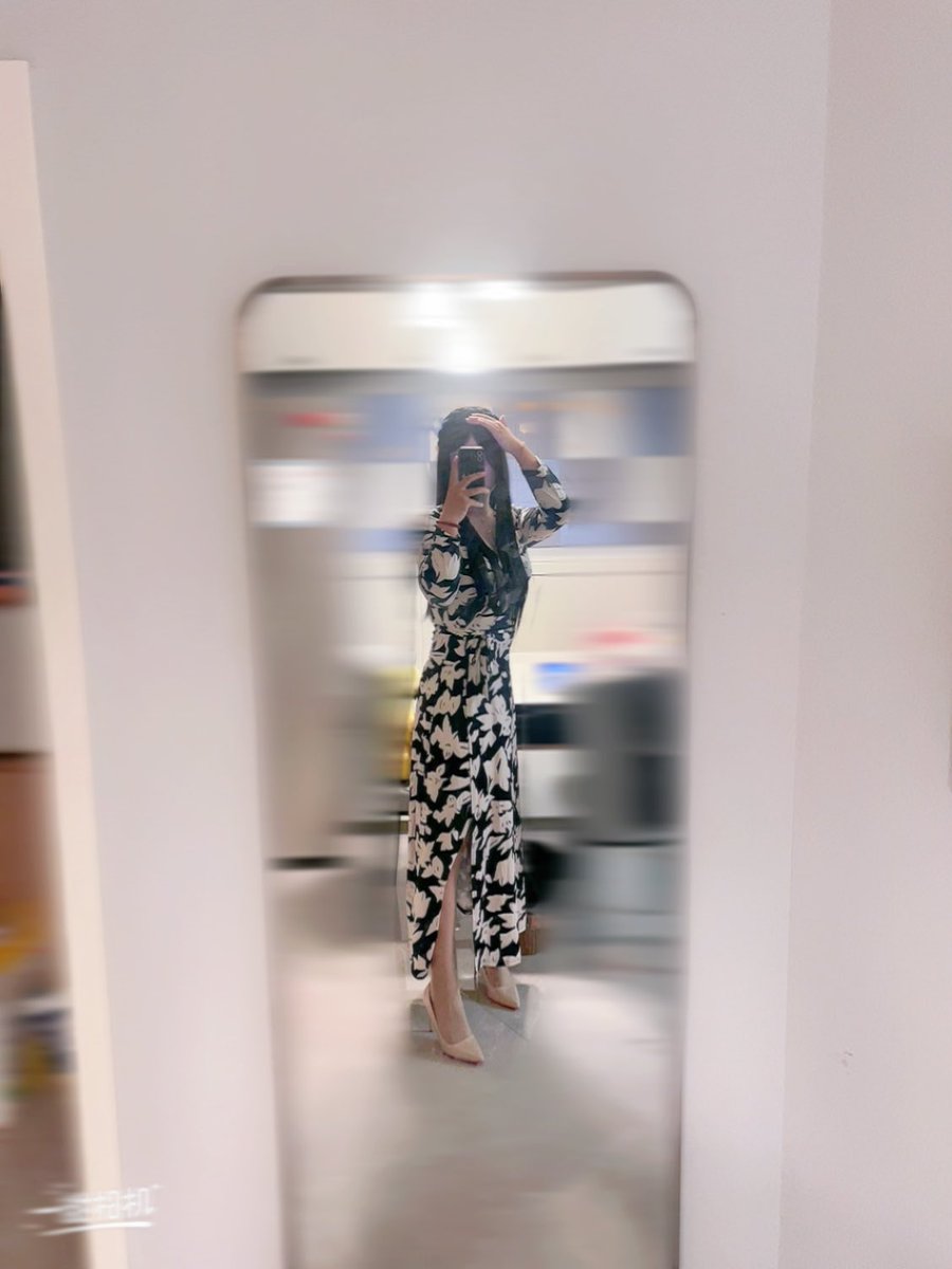 bingbing0099's tweet photo. 好喜欢这件连衣裙，又遮丑又显身材
哈哈现在我的小🐻挤一挤也是有点的🤣
#CD #伪娘 #伪娘の日常 https://t.co/ViJ7DYfhAV