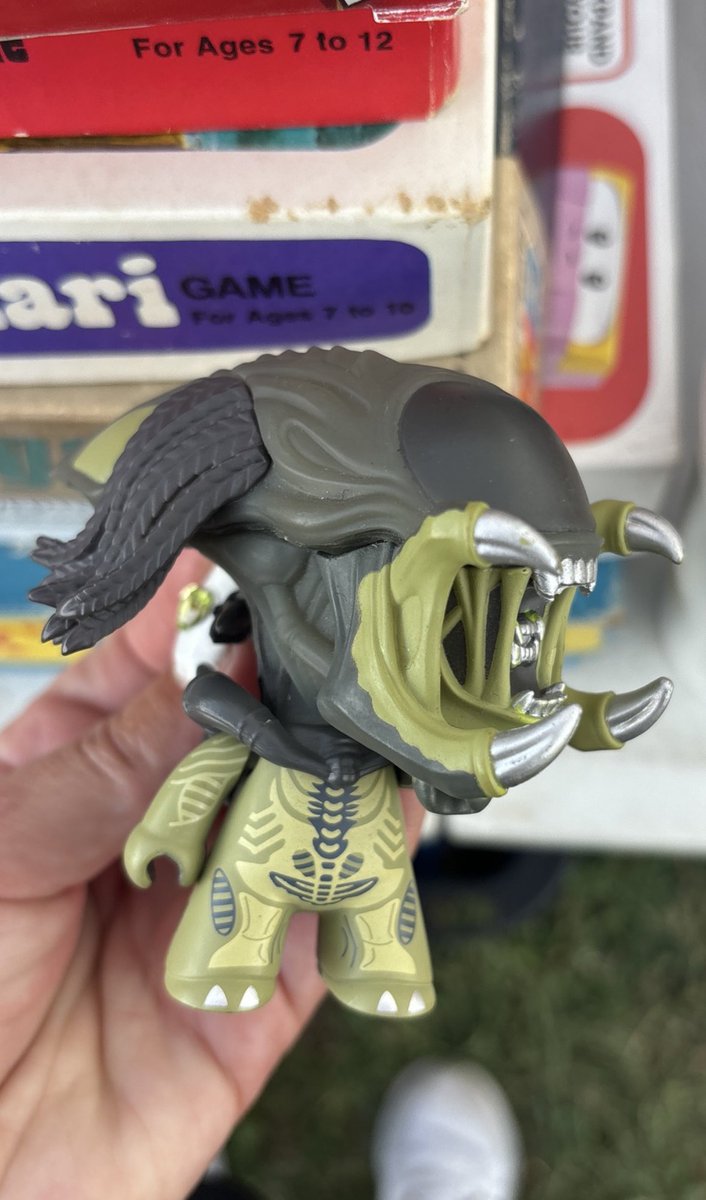 Just some #Godzilla finds on my thrift hunting this week 😍 

Could not afford those so I came home with the Predalien instead 🤣