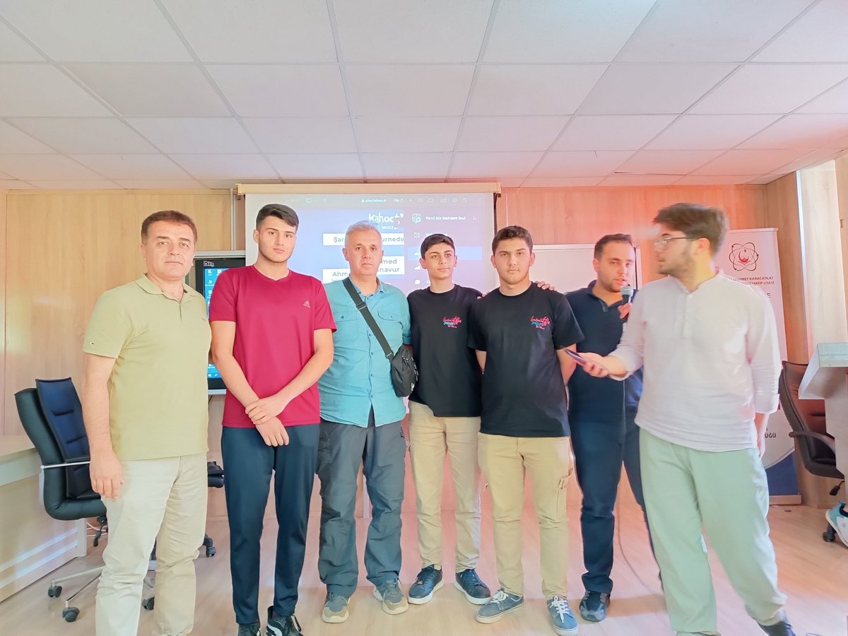 AihlSmk's tweet photo. Şampiyonlar turnesi program kapsamında İmam Hatip liselerinden mezun olap yks'de derece yapmış olan şu an Seçkin üniversitelerde okuyan gençlerimiz okul öğreneceğimizle buluştu https://t.co/Gz6H2AH5U1