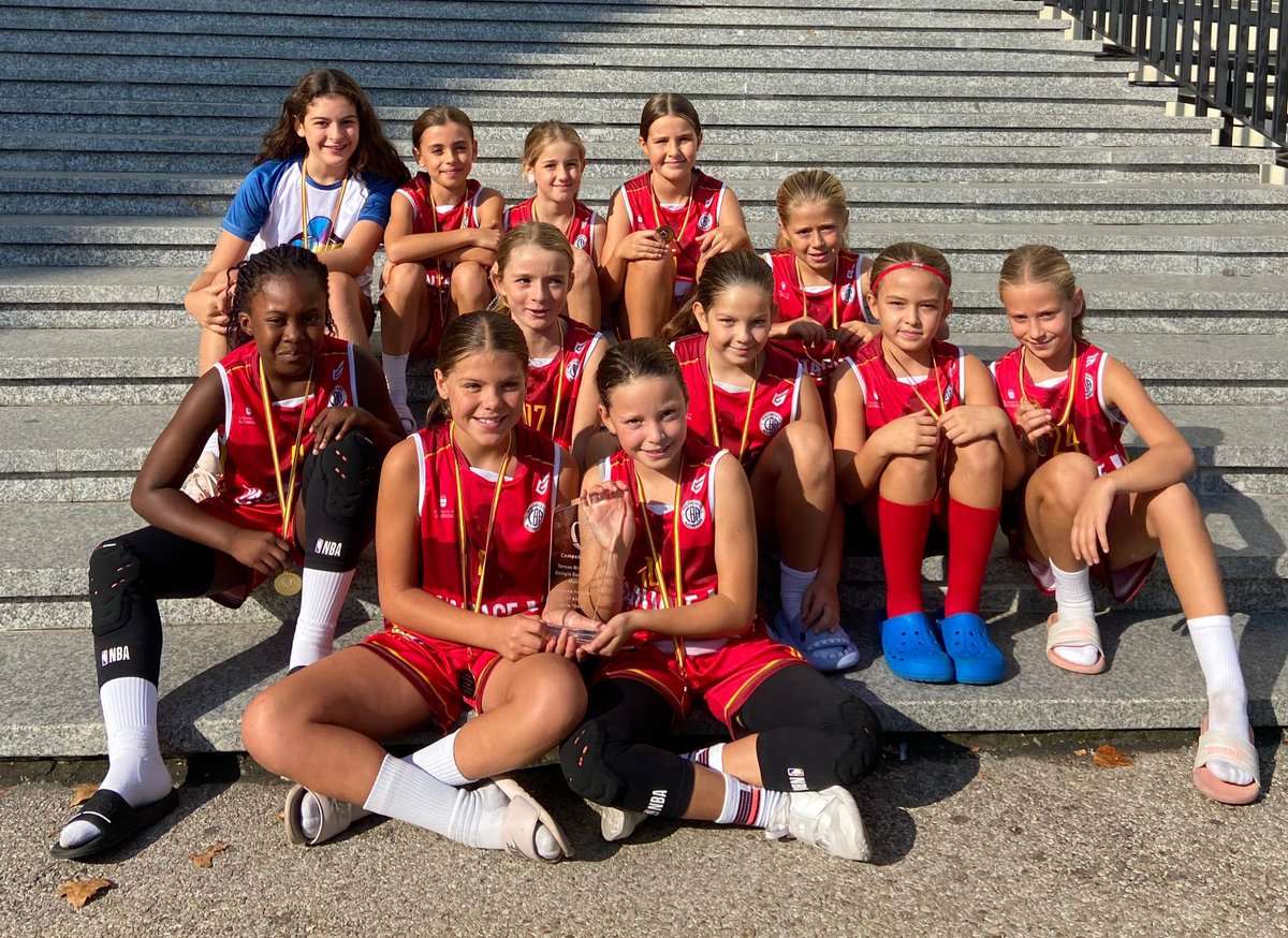 cbalcobendas's tweet photo. #CanteraCBA
Las chicas del #Benjamin2015 se han hecho con el primer puesto en el Torneo de @CBSanAgustin 💪🏻💪🏻💥
Gran trabajo de las peques! 🤩🙌🏼
#SienteElGranate #FamiliaCBA https://t.co/QGIMZ9zM7j