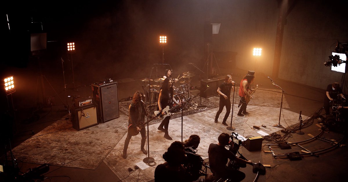 SlashArmy_ARG's tweet photo. 🔥 SMKC live at @_studios60 🔥

📸: Austin Nelson

• • •

#slash @slash #myleskennedy #toddkerns #franksidoris #brentfitz #smkc #slash4 https://t.co/rzRM4z0hfy