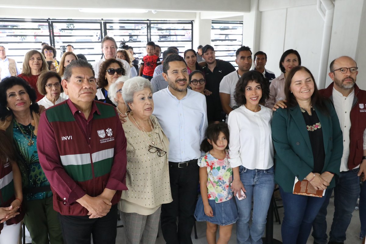 Ayer, junto al #JefeDeGobierno, <a href="/martibatres/">Martí Batres</a>, acudimos a Prol. Petén 915, para entregar 12 viviendas reconstruidas que fueron afectadas por el #19S. Invertimos 20.8 mdp para que estas familias recuperaran su vivienda. 

#GobiernoConAcentoSocial