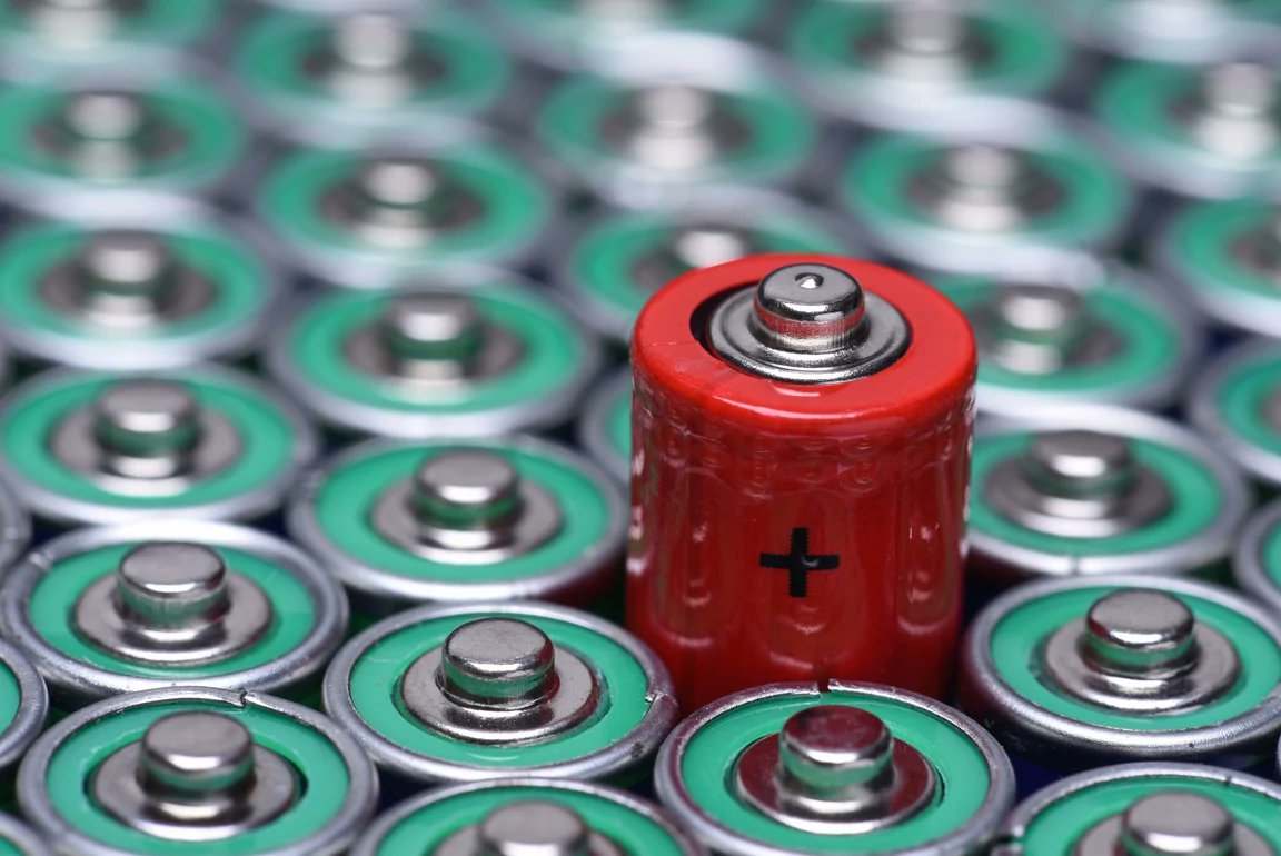 pierrecappelli's tweet photo. Cette #startup française veut remplacer nos #piles grâce à cette #innovation technologique.

Elle a en effet développé des modules OPV, c'est-à-dire organiques photovoltaïques , qui vont générer de l'énergie à partir de la lumière ambiante. C'est du photovoltaïque indoor.

Et en plus, les #OPV sont recyclables !

#tech #energie #ecologie @clubic

https://t.co/Lrdd3lRnxB