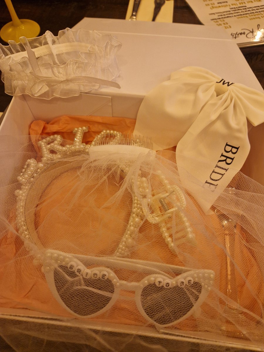 Go for Sunday lunch to organise my hen and my bridsmaid's give me this 🥰🩷 Can't believe how fast it's coming round 👰💒💍🔔