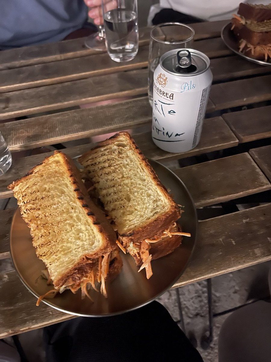 Я скучаю по тому мгновению когда откусив первый его кусочек мир будто замирал оставляя нас вдвоем , меня и этот идеальный незаменимый сэндвич из китчена на Барибаева. Нам всем остается лишь тосковать по нему