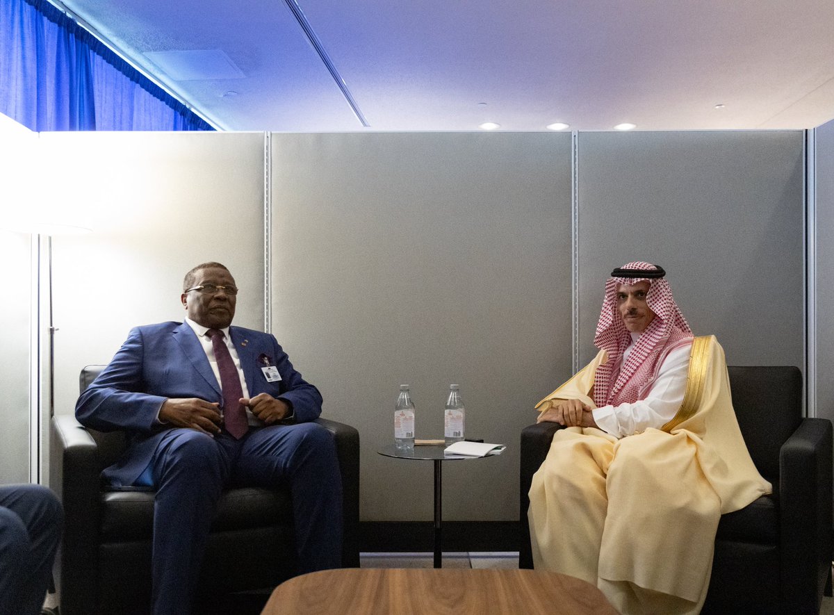 #NewYork | Foreign Minister HH Prince <a href="/FaisalbinFarhan/">فيصل بن فرحان</a> met with H.E. Abderaman Koulamallah, Minister of Foreign Affairs, African Integration, Chadians Abroad and international Cooperation, on the sidelines of the 79th Session of the UNGA High-Level Week.

#SaudiArabiaAtUN 🇸🇦🇺🇳