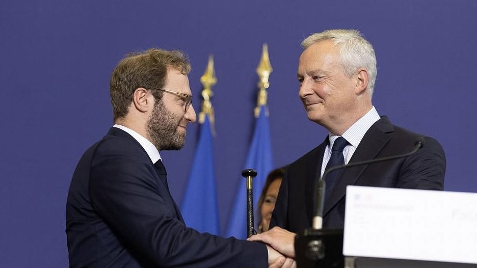 antoine_armand's tweet photo. C’est avec beaucoup d’émotion que je prends mes fonctions aujourd’hui.

Ce ministère c’est le vôtre. C’est le quotidien de tous les Français. Je ferai de notre souveraineté, de la transition écologique et du pouvoir d’achat mes priorités.

Merci pour tout @BrunoLeMaire. https://t.co/RdRp9lyRvE