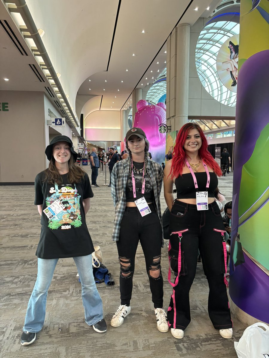 Rachelm791's tweet image. The update everyone was waiting for! Shout out to @FGmoo_ for saving my life #twitchcon #2DS #hashtag