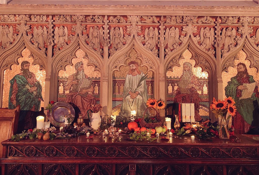 🍁🍂 Mabon Blessings from Mill Hill Chapel!
A table of natural found objects from members of our congregation provide a stunning focal point as we mark the Autumn Equinox together 🍂🍁
#unitarians #Leeds #SundayInspiration #SundayBest