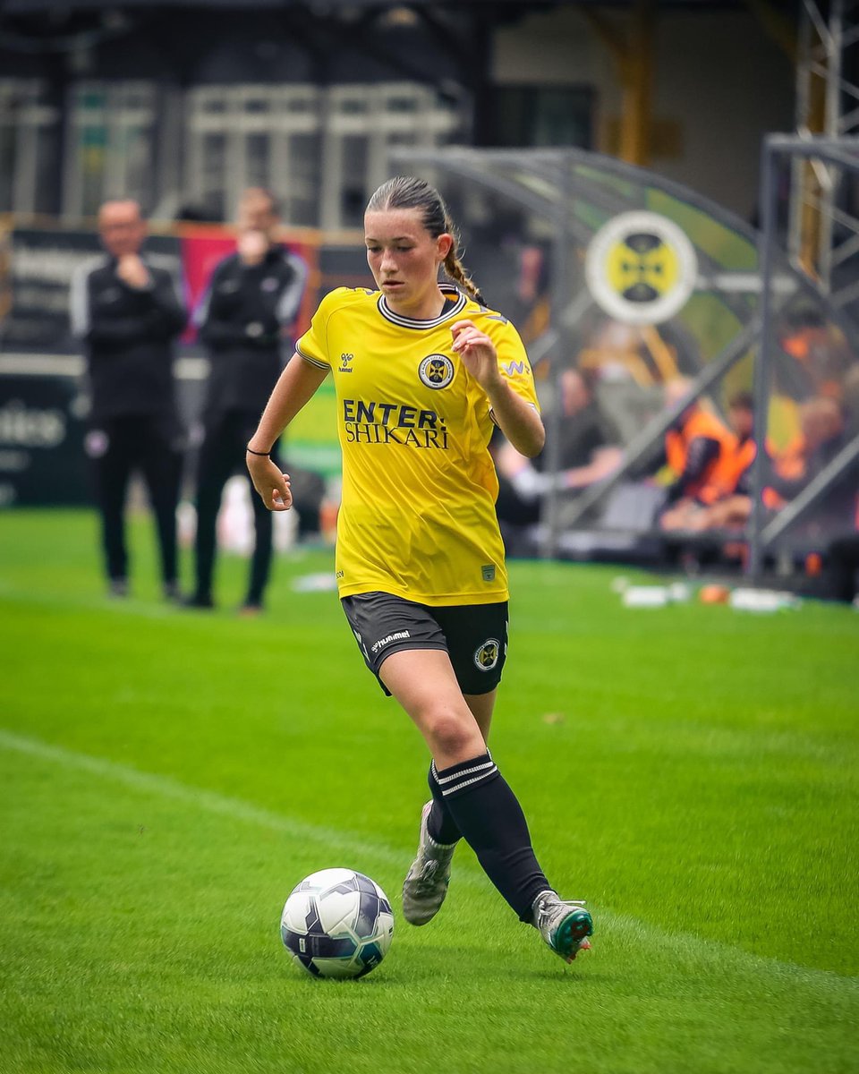 Great to see @CitYouthFC U17’s Girls North Scarlett Robb playing so incredibly well today for <a href="/stalbanscityfc/">St Albans City FC</a> ⚽️💛💙

Make sure you give her your Player of the Match vote 🙌

🗳️ Scarlett Robb #ShesOneOfOurOwn 

#CityYouthFamily