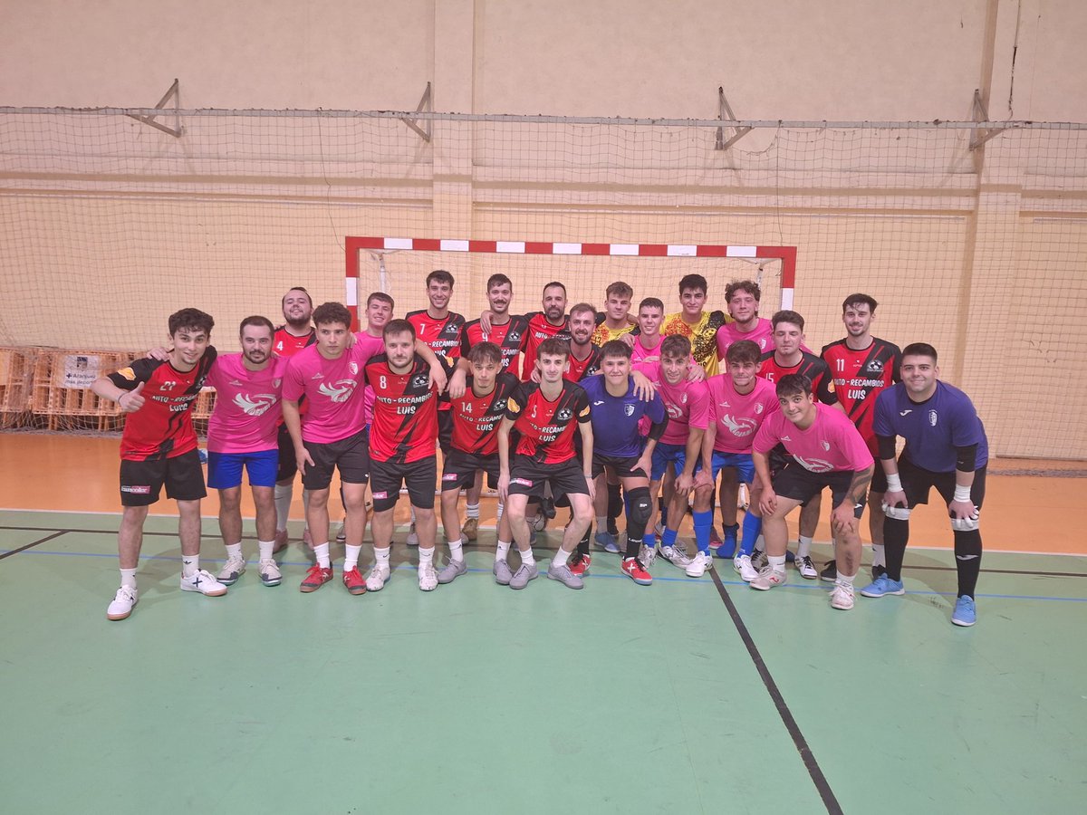 Don Palpie Aranjuez FS (@donpalpie_fs) on Twitter photo ENTRENAMIENTO CONJUNTO👆🏼💣
Siempre un placer <a href="/Futsalapinto/">C. D. Futsala Pinto</a> !
♥️⚽
La mejor de las suertes para vuestra temporada!
#FUTSAL♥️💪 ENTRENAMIENTO CONJUNTO👆🏼💣
Siempre un placer <a href="/Futsalapinto/">C. D. Futsala Pinto</a> !
♥️⚽
La mejor de las suertes para vuestra temporada!
#FUTSAL♥️💪