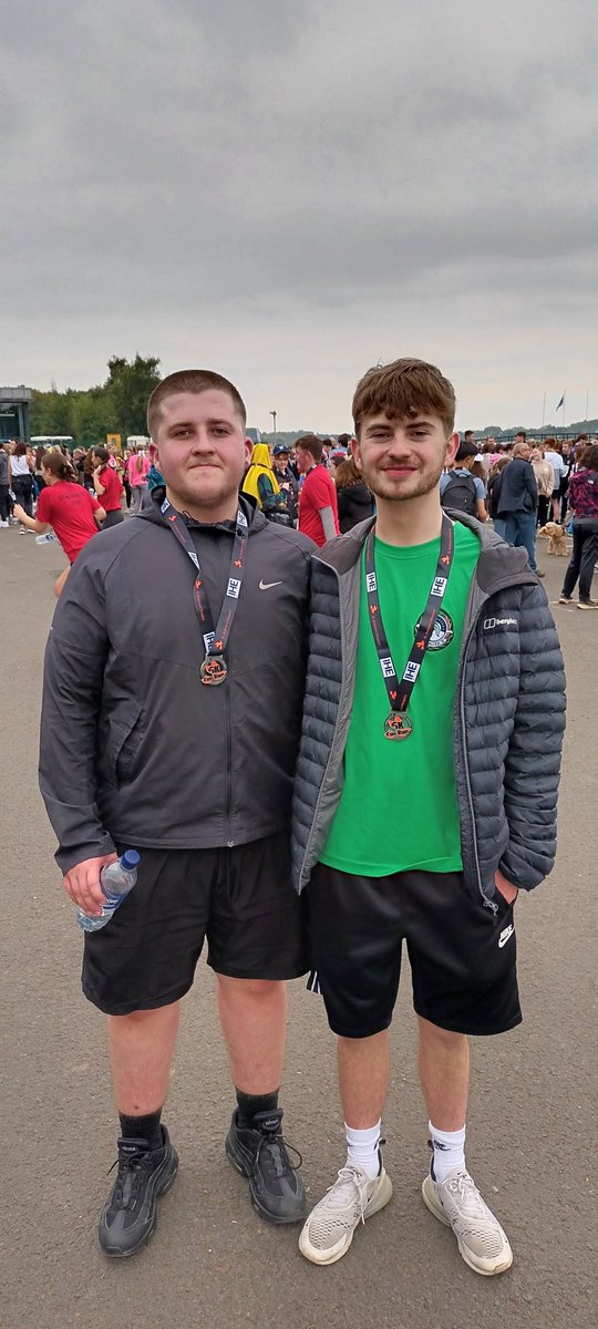 Well done, and thanks to these young people from <a href="/St_Maurice_High/">St Maurice's High</a> for coming out at short notice for the <a href="/StAndrewHospice/">St. Andrew's Hospice</a> Schools 6K this morning! Cold but dry and a wonderful occasion with similarly minded young people from across the high schools of Lanarkshire.