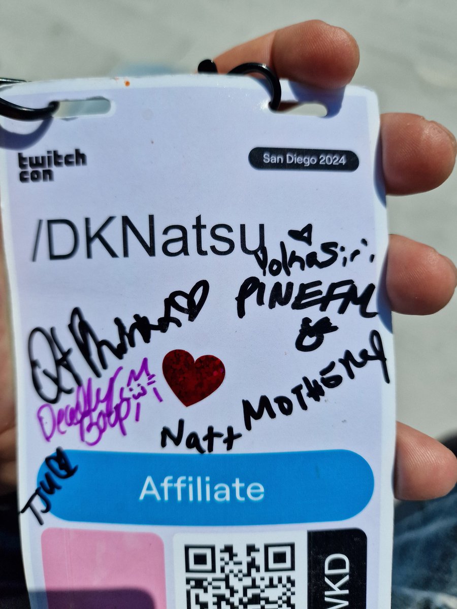 DKNatsu_'s tweet photo. Finally found all of my favorite valorant content creators, thank you all for signing my badge, you are all such a positive influence 🥰 https://t.co/r5rr5SxzSP