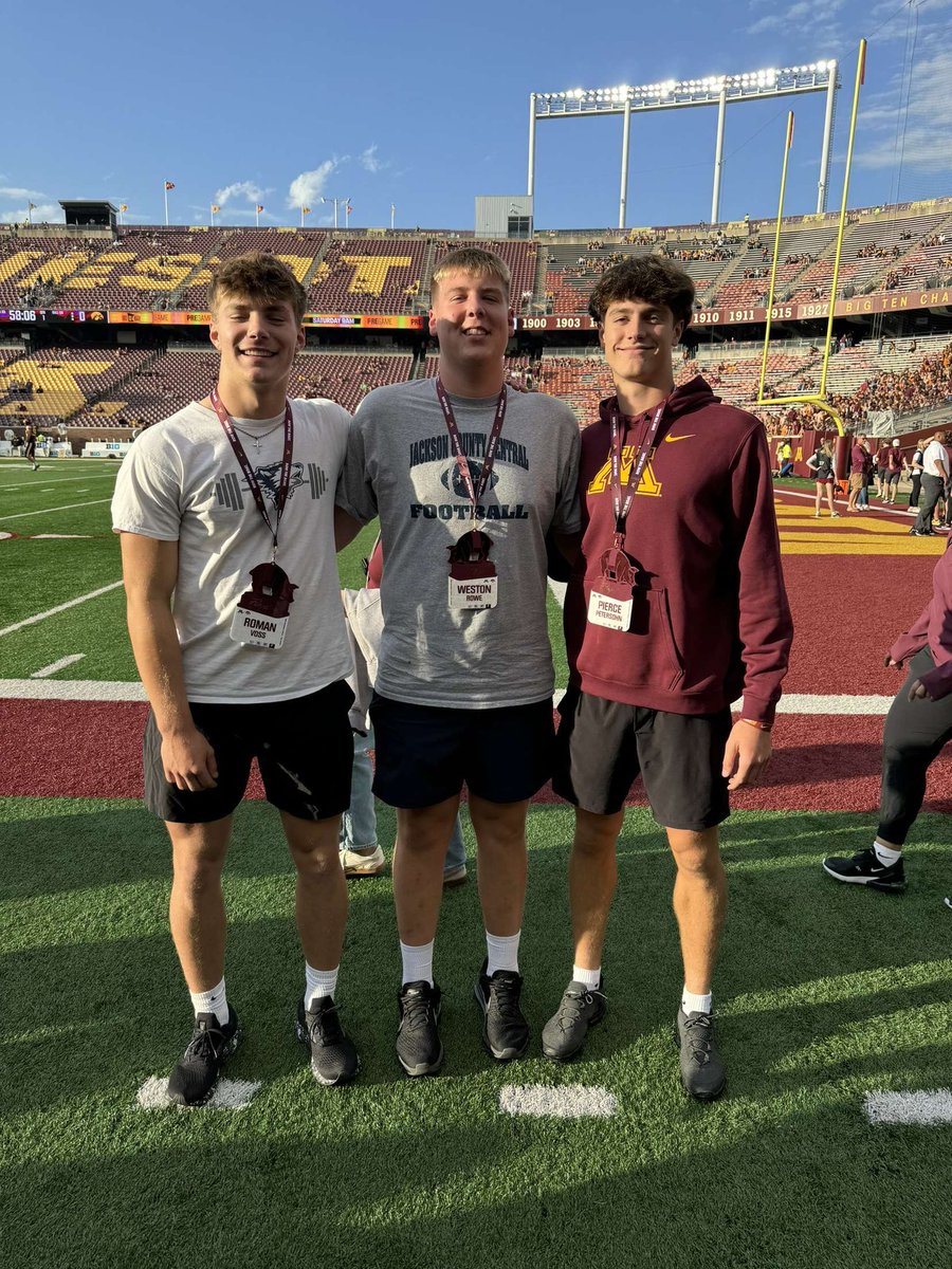 Thank you <a href="/GopherFootball/">Minnesota Football</a> for the game day invite‼️
<a href="/JoeRFootball/">Joseph Ready</a> <a href="/CoachKoehler/">Eric Koehler</a> <a href="/_cgallagher/">Chase Gallagher</a> <a href="/Shakes_GopherFB/">John Schaekel</a>