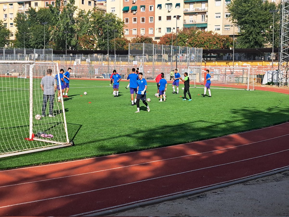 efconcepcion's tweet photo. El Aficionado A debuta en nuestro campo con una gran victoria por 3-0 contra un gran Dosa. Gracias a nuestra #afición que ha podido volver a disfrutar de un partido desde la grada reformada
#valores #ciudadlineal #rffm #futbol https://t.co/TeM8LIRtJb