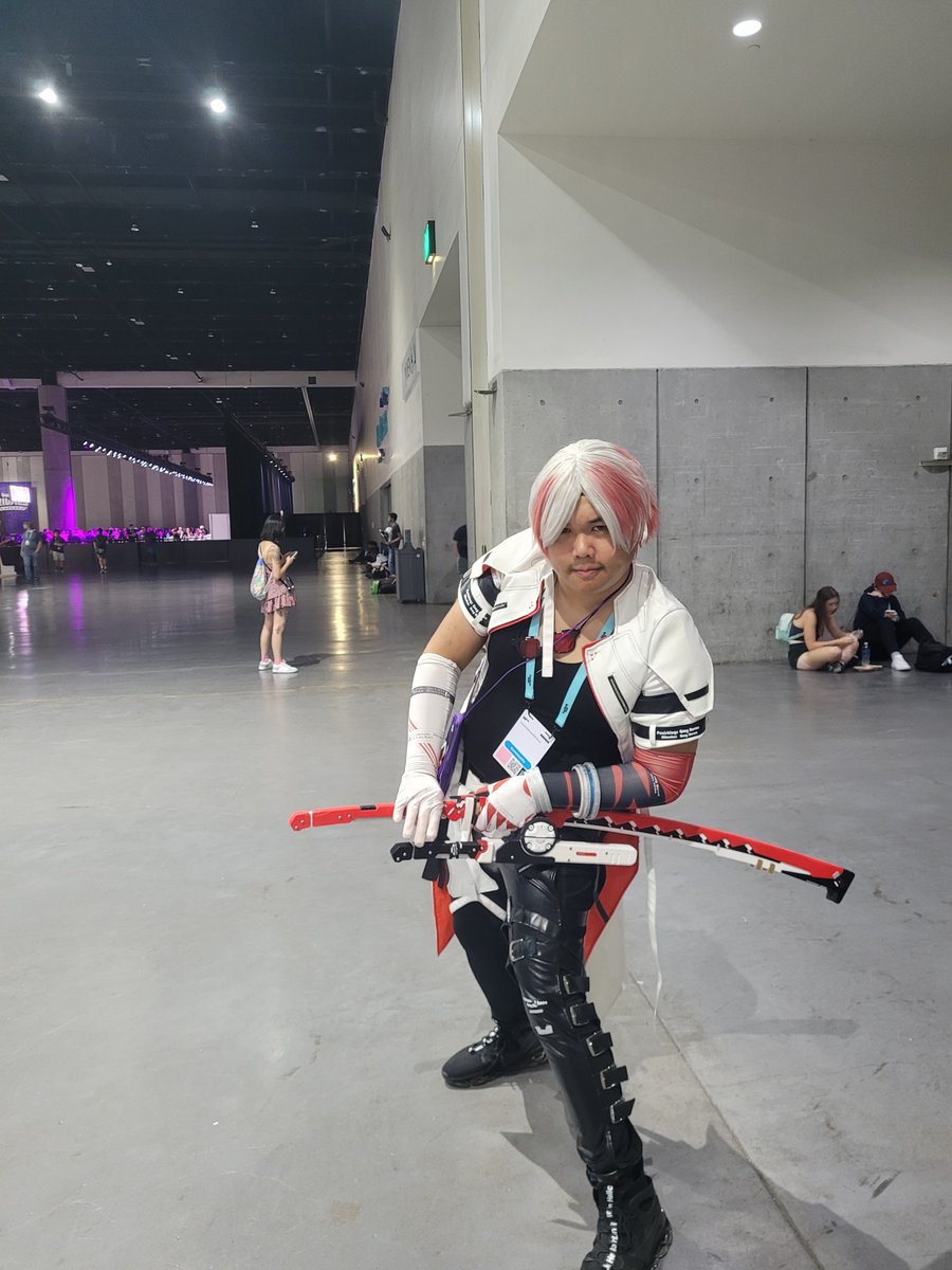 Met an absolutely amazing cosplayer showing off Alpha Crimson Leaf from Punishing Grey Raven #twitchconsandiego