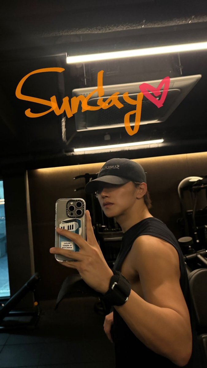 Noluvinheaven's tweet photo. The artist who is working hard and being with fans, regardless of the season or dates, is Jun_k. ππΏ
Jun_k, who shares the gymselfy with fans on Sunday, is the coolest man in the world. ππΏπ
#Gymselfy_Jun_k
#Coolest_Man_Jun_k
#Paint_This_Love_Jun_k π¨
#CommandCMe_Jun_k
πΌππ«Ά https://t.co/L2HRi2k6rR