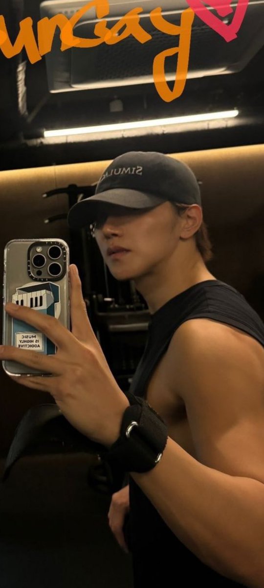 Noluvinheaven's tweet photo. The artist who is working hard and being with fans, regardless of the season or dates, is Jun_k. ππΏ
Jun_k, who shares the gymselfy with fans on Sunday, is the coolest man in the world. ππΏπ
#Gymselfy_Jun_k
#Coolest_Man_Jun_k
#Paint_This_Love_Jun_k π¨
#CommandCMe_Jun_k
πΌππ«Ά https://t.co/L2HRi2k6rR