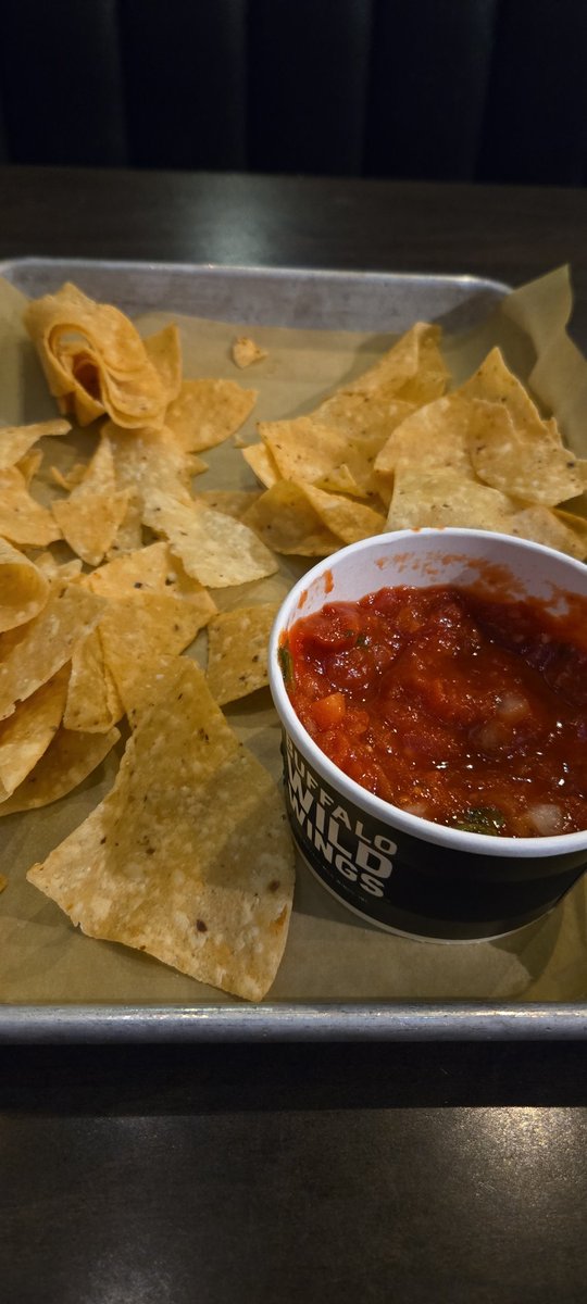 DanielHirsch25's tweet photo. @BWWings - get rid of the canned/bottled salsa. #YouCanDoBetter. https://t.co/E5q4lYTKYM