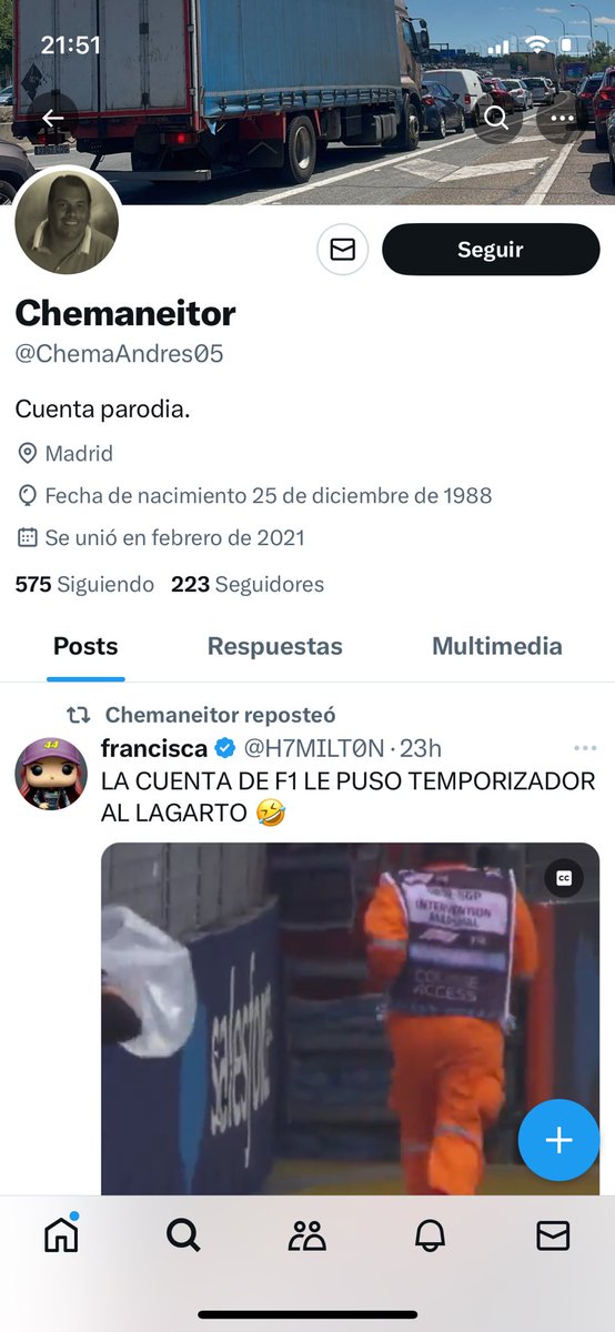 Hay un señor en esta red, que va de listo y está suplantando sus imagenes de perfil, ahora a puesto una foto mía. Se llama @ChemaAndres05 (Chemaneitor). Podeis ayudarme a denunciar??  Gracias.