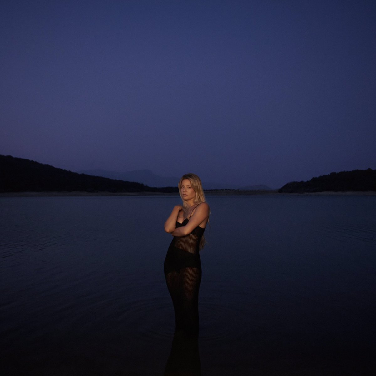 marinareche_'s tweet photo. Oscuridad 🖤 mi segundo EP sale este 27 de Septiembre https://t.co/5cf9lO6XJF