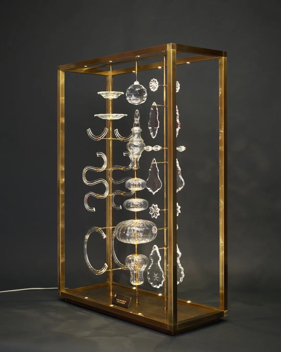 DesignApplause's tweet image. 👉🏿 @viennadesignweek PLATFORM 2024:

BCXSY: ARCHIVE LIGHTS
Sep 20–28, Lobmeyr
Mo–Sa 10–18:00

Cocktail: Sep 27, 18:30 

Lobmeyr
Kärntner Straße 26, 1010 Wien

©LOBMEYR

#VDW24 #viennadesignweek #lobmeyr #LOBMEYRArchiveLights #artvienna #handcrafted #wienerhandwerk #artisandesign