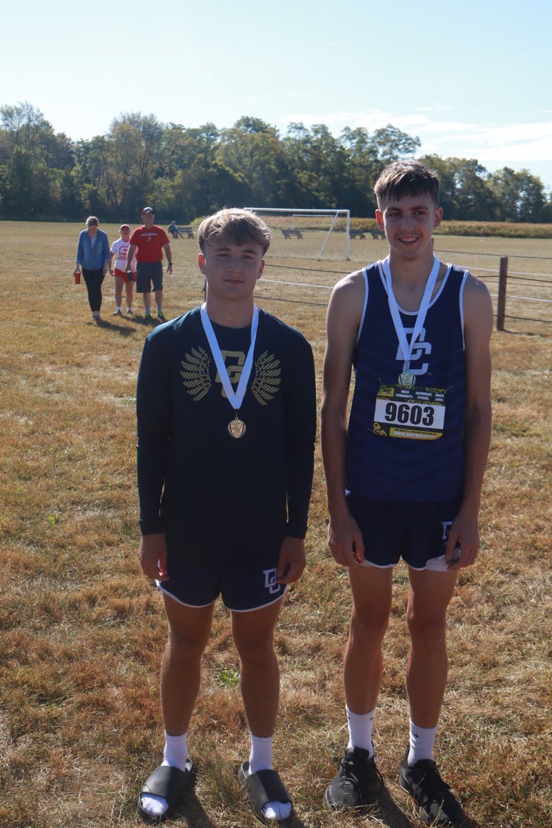 Consi_USAteach's tweet image. This is the 2nd week in a row these two have finished in the top 10!!πππ
WELL.DONE!!! Keep it up Avery and Eli πββοΈπ¨πββοΈπ¨@DecaturXC