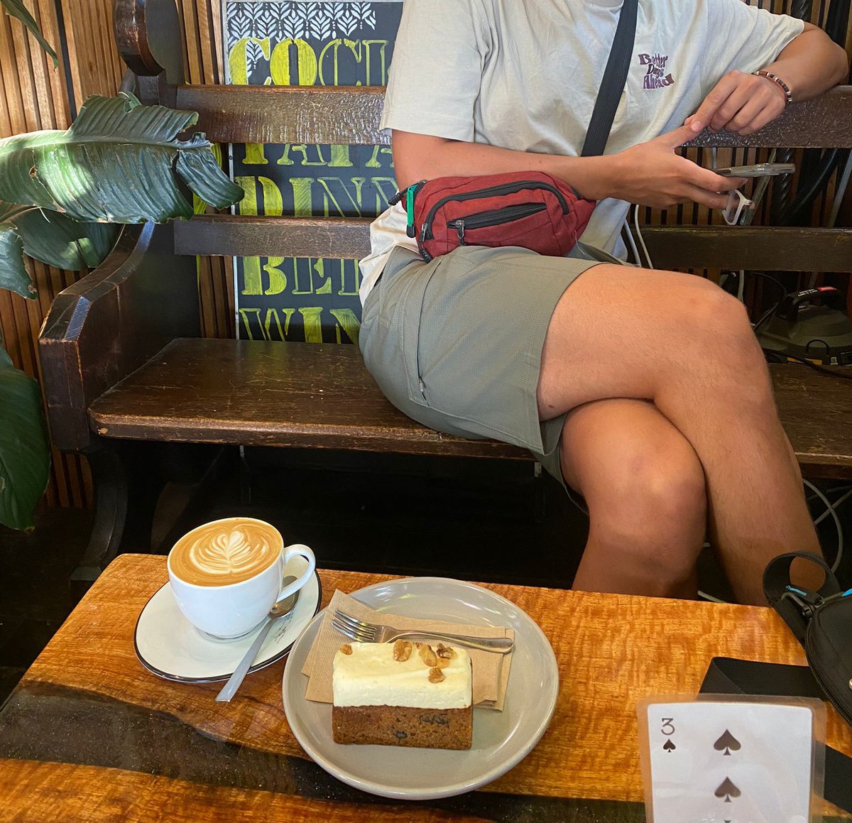 Ayer tomando birra en un zapato y hoy asi