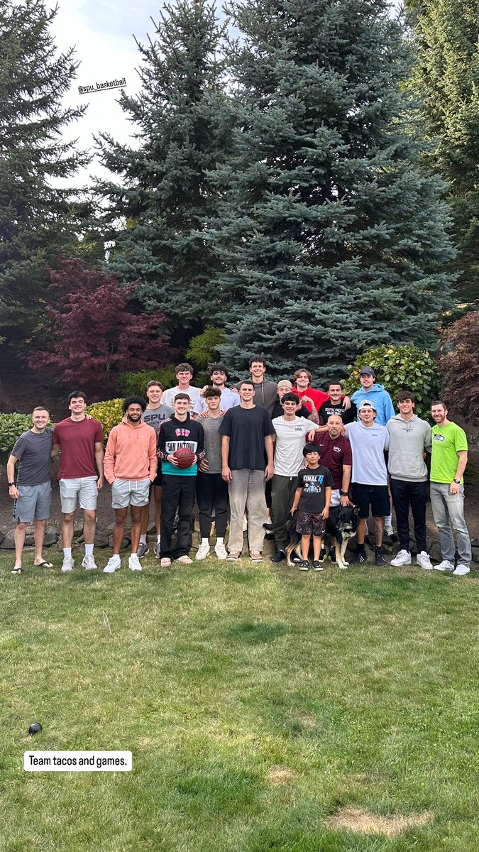 Got the guys together. 🖤👊🏽<a href="/SPU_Basketball/">SPU Men's Basketball</a> <a href="/SPUsports/">Seattle Pacific Athletics</a>