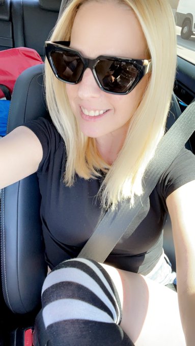 Happy Sunday! https://t.co/P6LE5zGXoz<a href="/tag/realloyalfans"class="tags"><span>#realloyalfans</span></a>