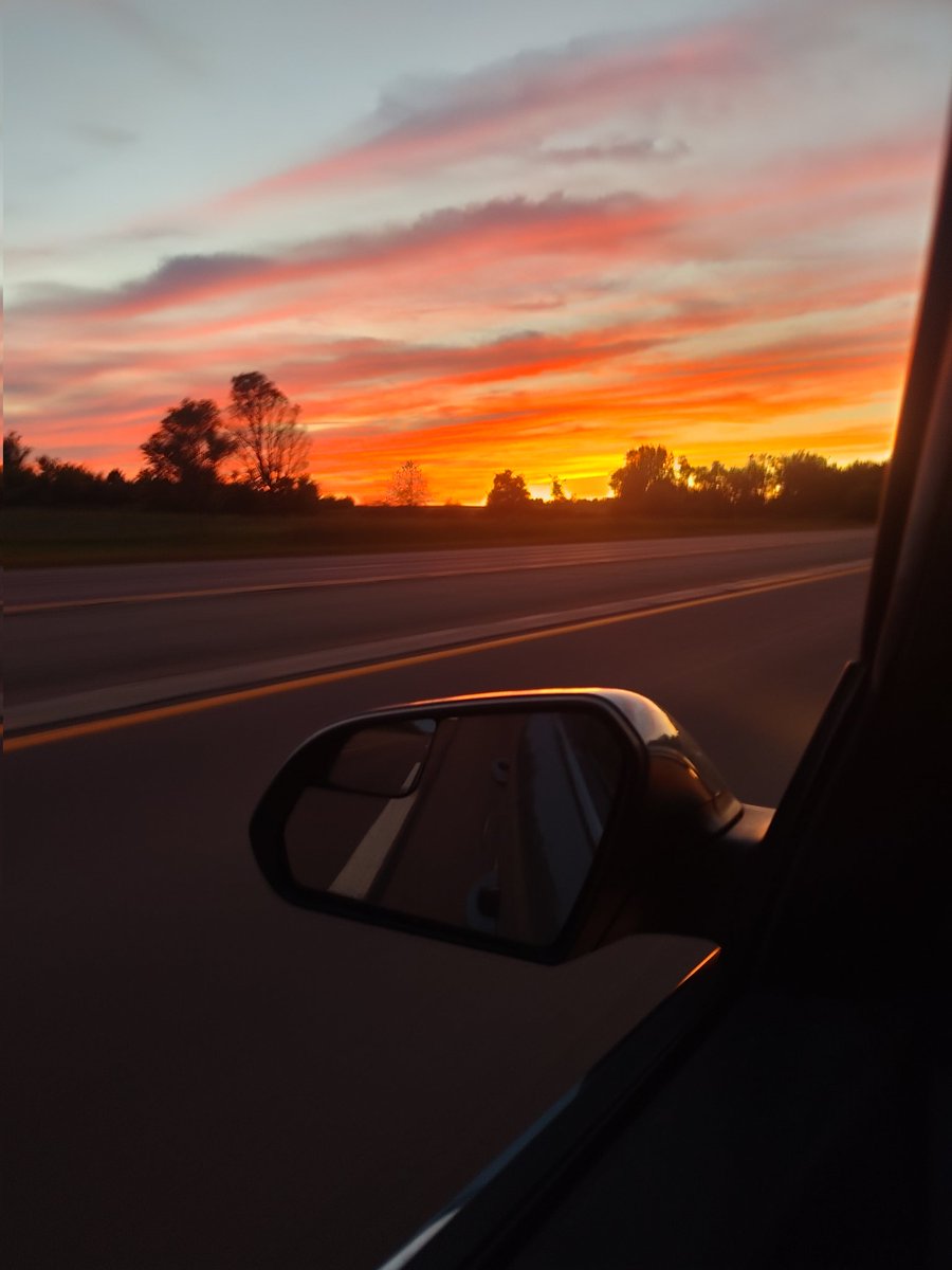 KristopherFoll2's tweet photo. Just a few of sunset tonight https://t.co/NhHlSgBYDU