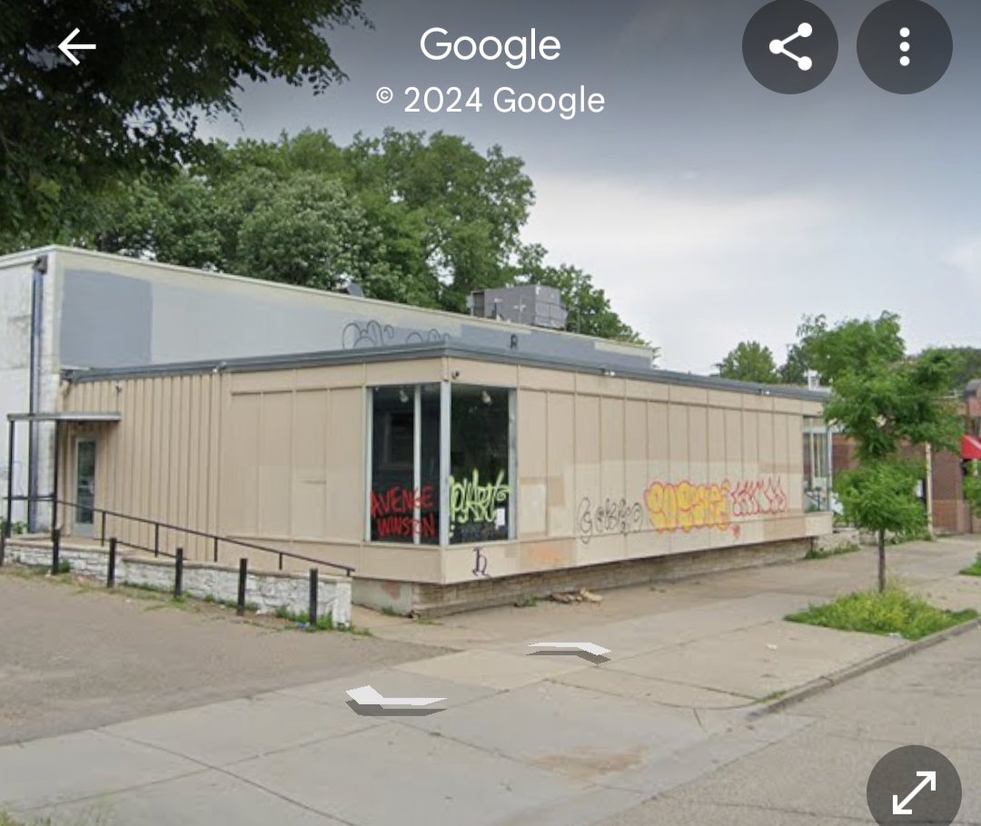 WedgeLIVE's tweet photo. The Wedge turnaround story of the year is Baba's at 22nd and Lyndale. Formerly a run-down uniform store with few windows, it's now a brightly lit Middle Eastern cafe, wide open to the street, with a new patio. https://t.co/AfdqBTNoHU