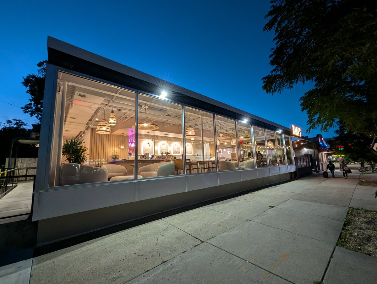 WedgeLIVE's tweet photo. The Wedge turnaround story of the year is Baba's at 22nd and Lyndale. Formerly a run-down uniform store with few windows, it's now a brightly lit Middle Eastern cafe, wide open to the street, with a new patio. https://t.co/AfdqBTNoHU