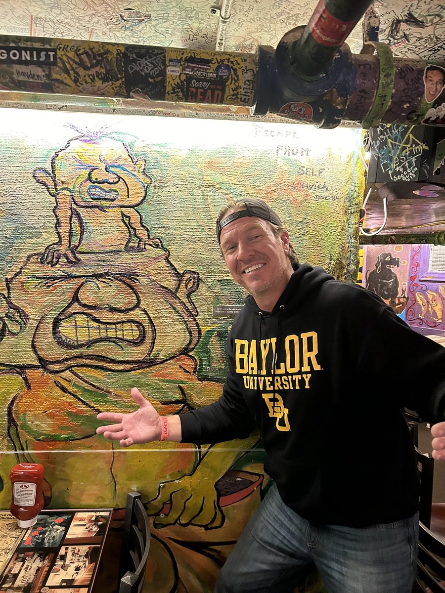 Chip Gaines stopped by The Sink last night!!! What a class act—and a good sport! #skobuffs 
<a href="/chipgaines/">Chip Gaines</a> #fixerupper #hugefan #classact