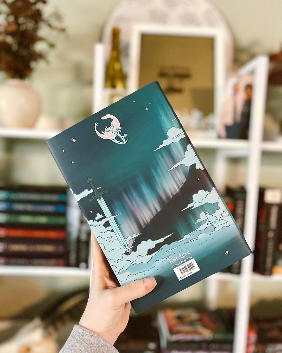 KennyBookLogs's tweet photo. This Fairlyloot edition of when the moon hatched is STUNNING https://t.co/nQZiVKomXe