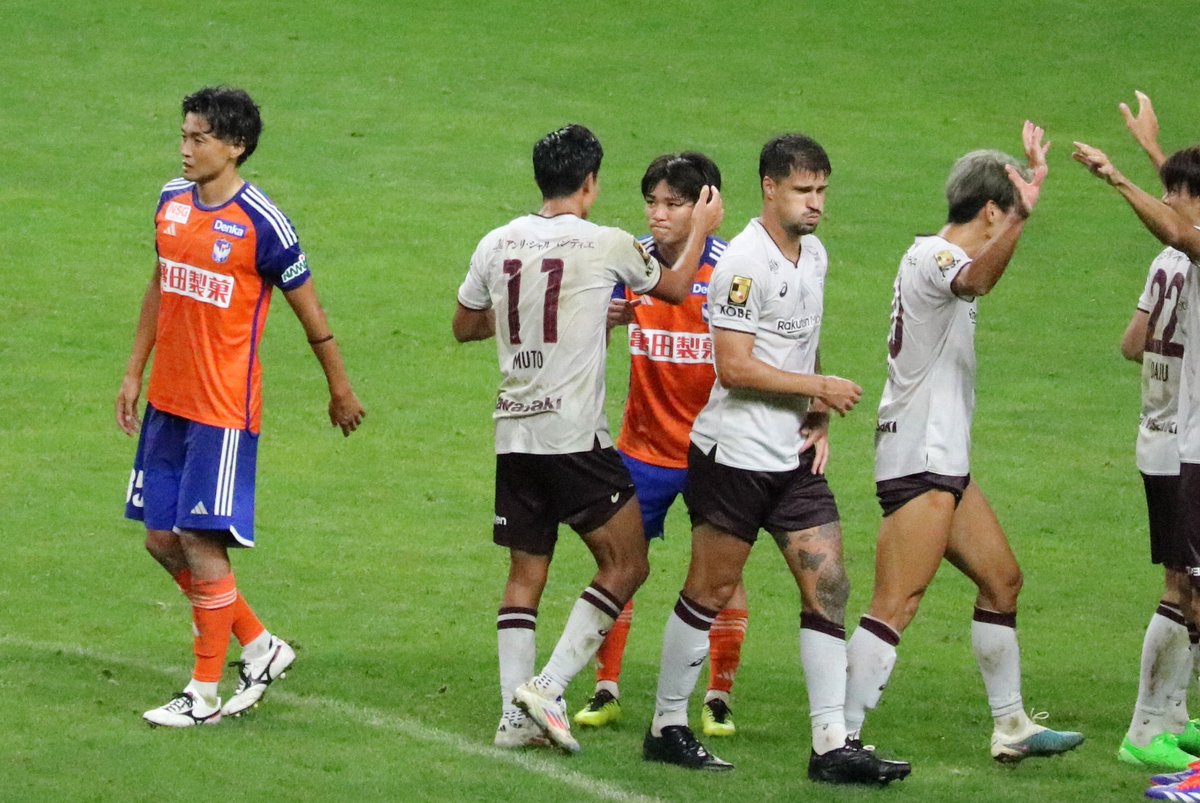 17miyuki's tweet image. これを撮りたかったの。
大学の先輩である武藤選手と。　
①の表情に全てが出てるね！

#橋本健人